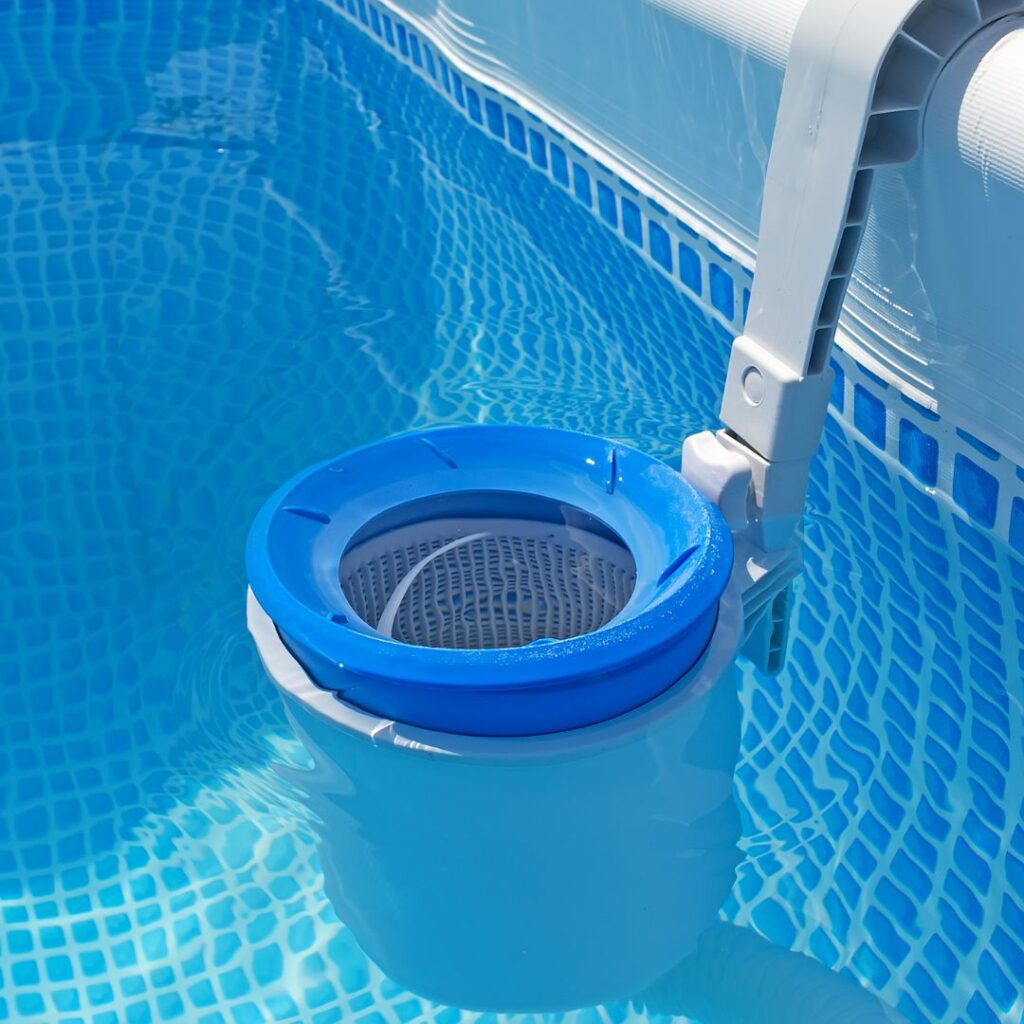 img of cleaning a pool