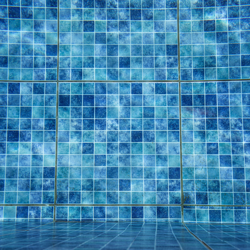 Clean pool tiles